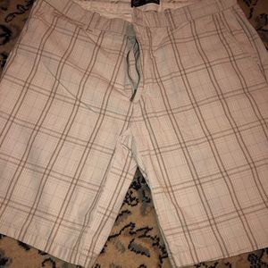 Men’s 36 Weatherproof Plaid Shorts in GUC!